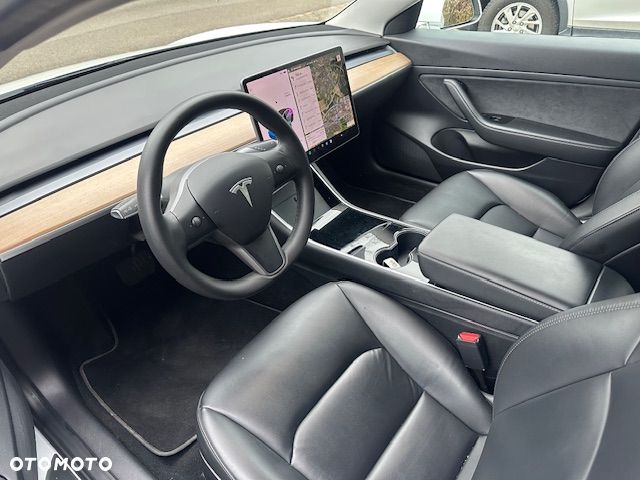 Tesla Model 3 Standard Range Plus - 8