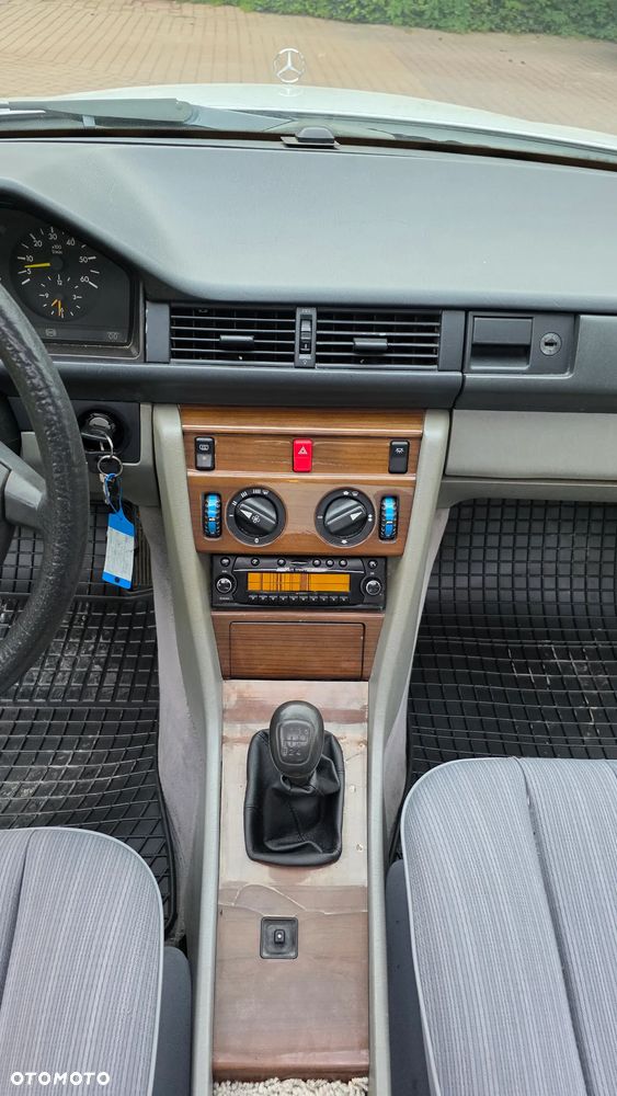Mercedes-Benz W124 (1984-1993) - 25