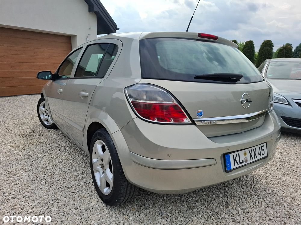 Opel Astra 1.6 NAVI - 16