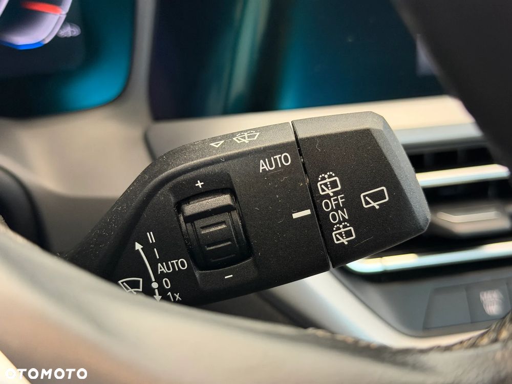 BMW Seria 3 318i Sport - 17