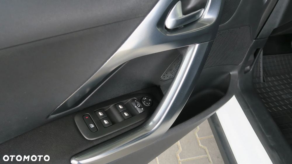 Peugeot 2008 1.2 Pure Tech Style S&S EAT6 - 16