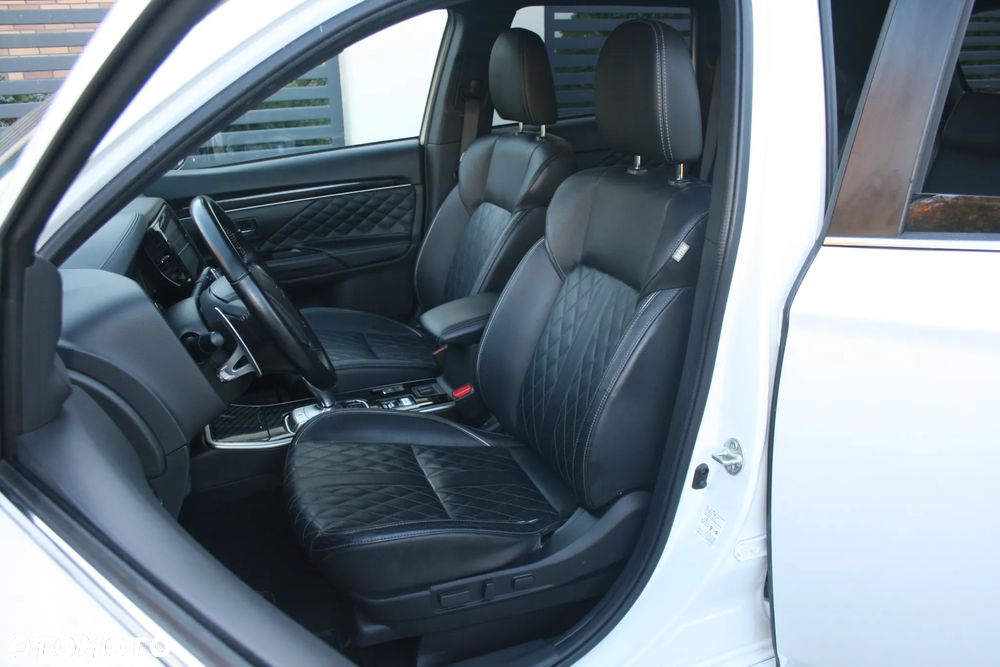 Mitsubishi Outlander - 19