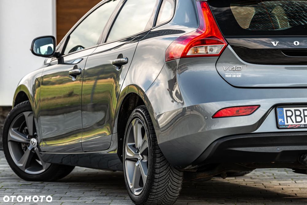 Volvo V40 D2 Momentum - 16