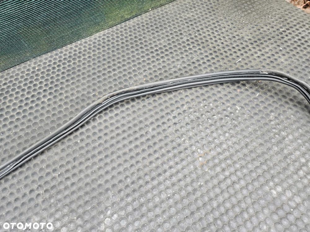 Uszczelka Guma Pokrywy Klapy Bagaznika VW Golf IV 4 Hatchback 3 5 Drzwi - 17