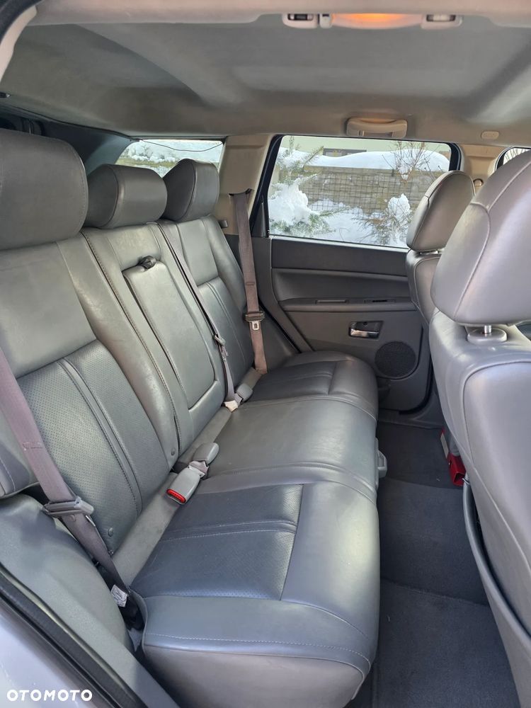 Jeep Grand Cherokee - 31