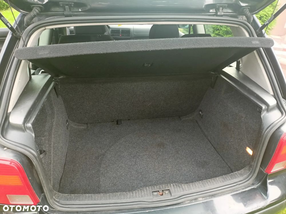 Volkswagen Golf 1.6 Basis - 17