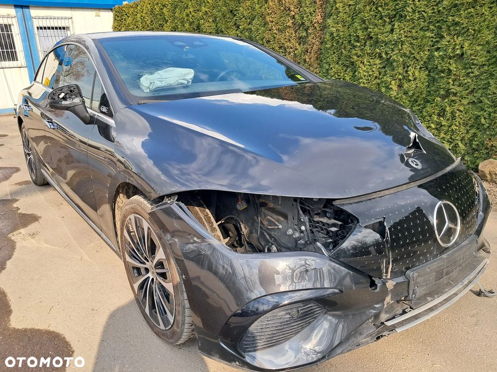 Mercedes-Benz EQE - 22