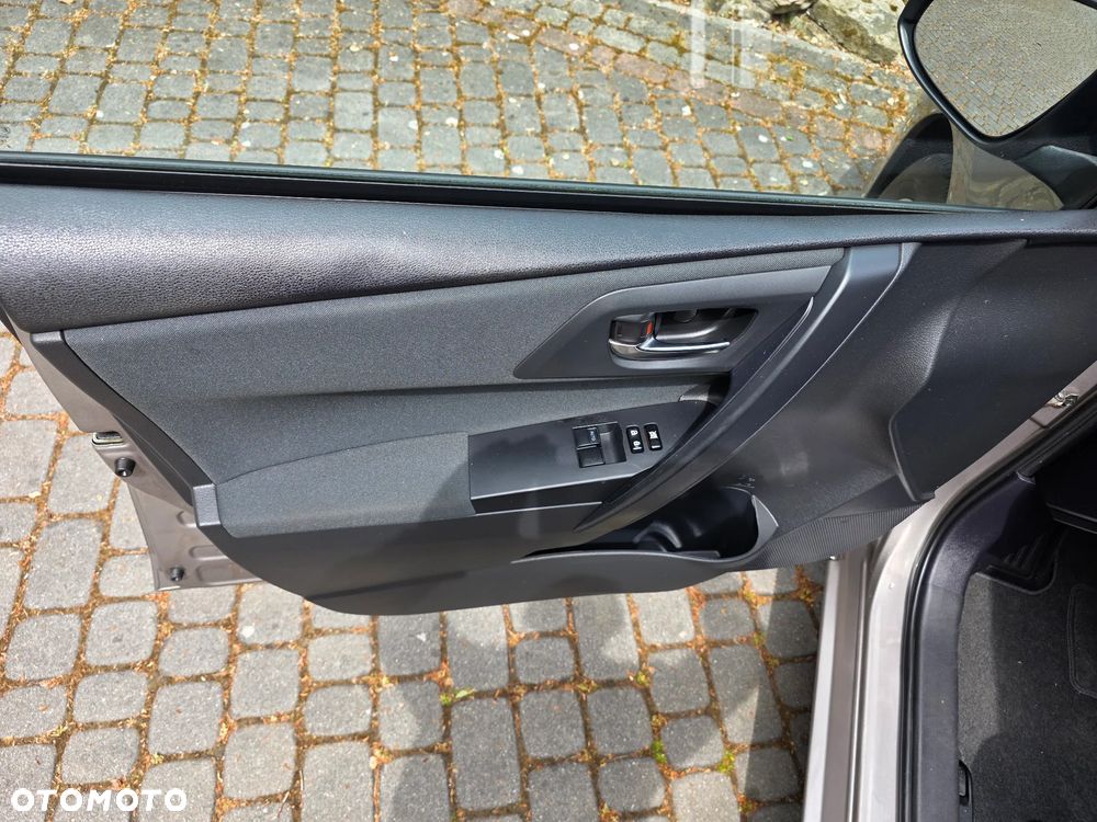 Toyota Auris 1.33 Dual-VVT-i - 14