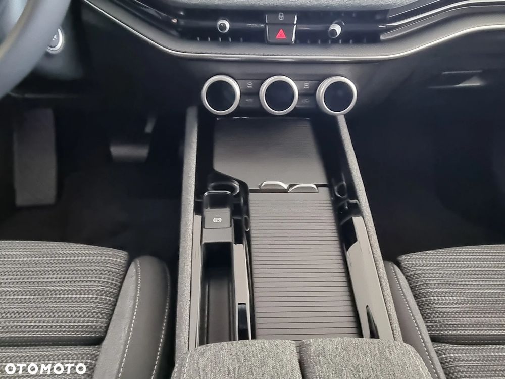 Skoda Superb 2.0 TDI SCR 4x4 Edition 130 DSG - 12