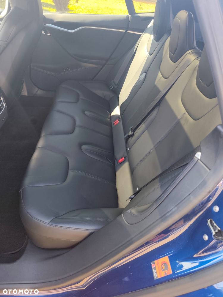 Tesla Model S - 11