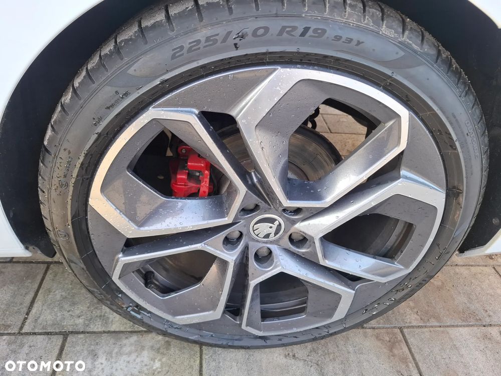 Skoda Octavia 2.0 TDI DSG RS - 11