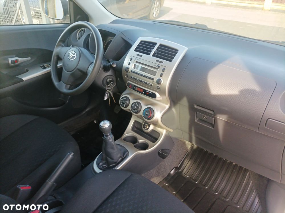 Toyota Urban Cruiser 1.4 D-4D 4x4 Life - 27