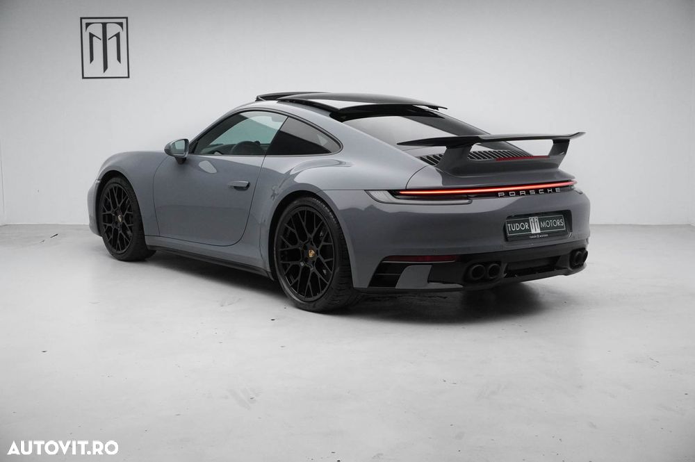 Porsche 911 Carrera 4 PDK - 4