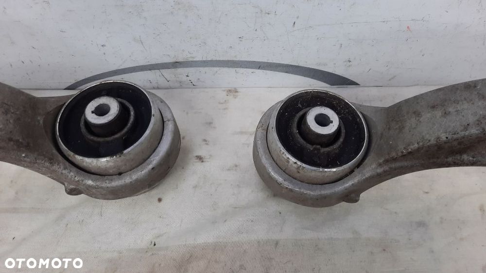 AUDI Q7 4M0 WAHACZ PRZÓD DOLNY 4M0407696C 4M0407695C - 4