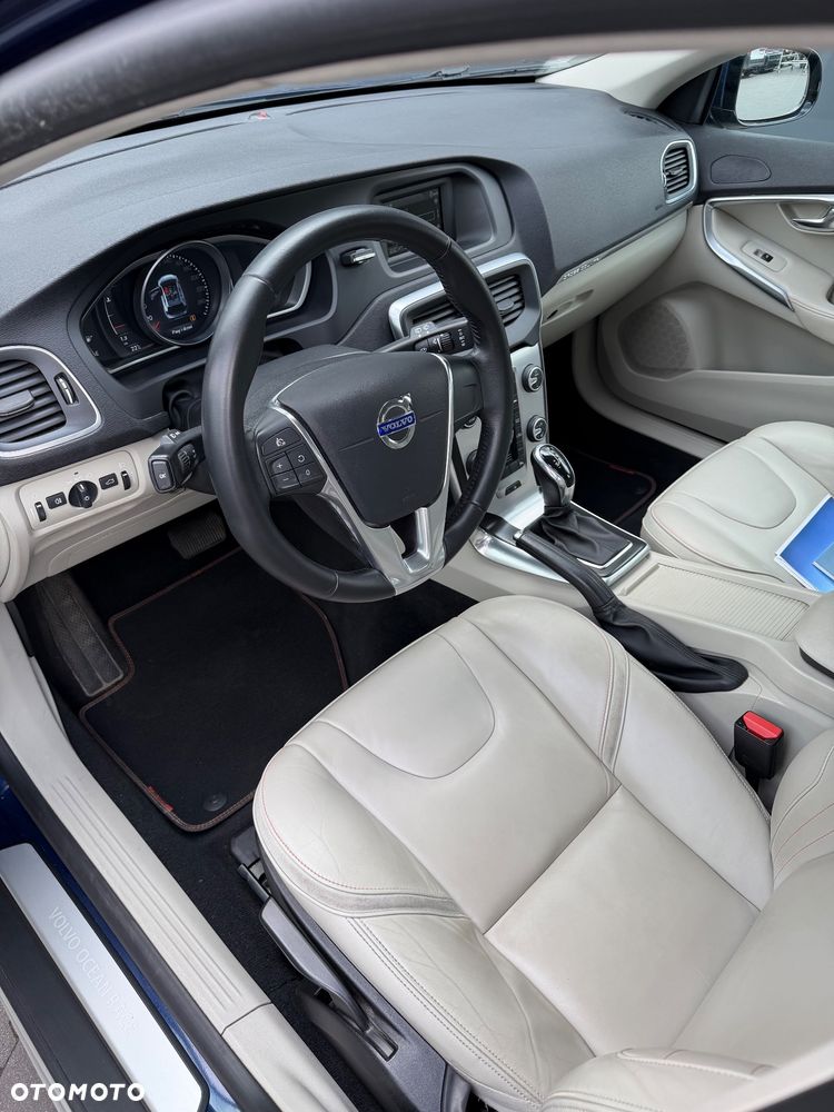 Volvo V40 T3 Drive-E R-Ocean Race - 11