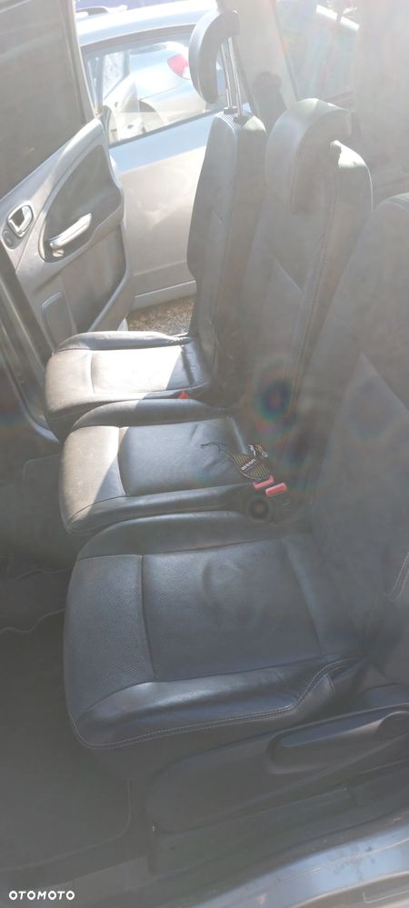 Ford Galaxy 2.2 TDCi Ghia - 24