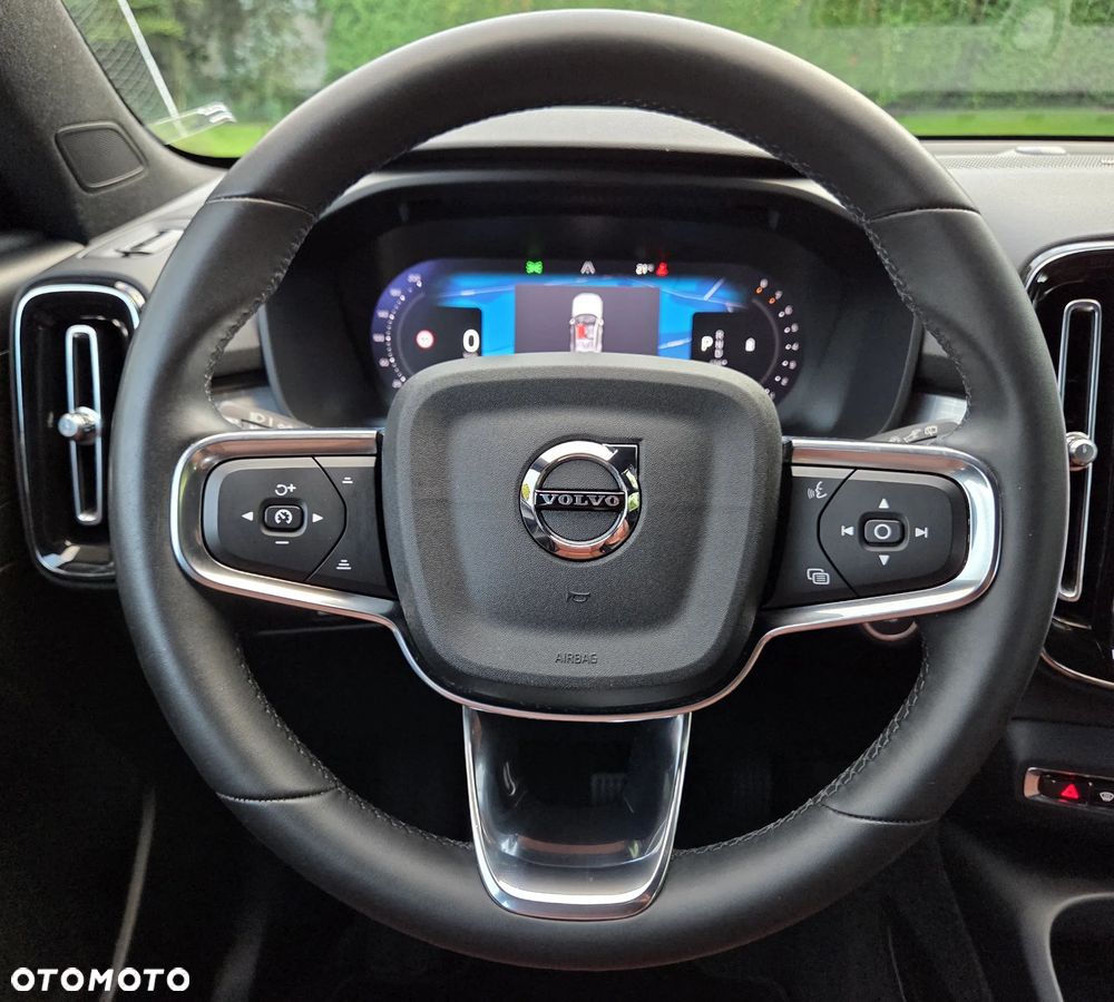 Volvo XC 40 B3 B DKG Plus Black Edition - 33