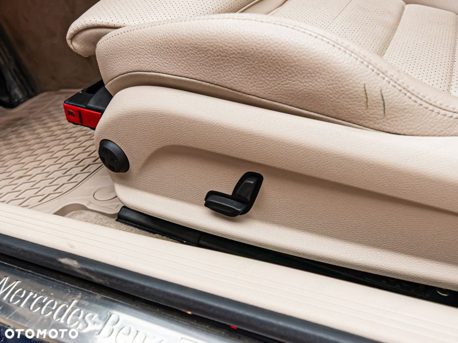 Mercedes-Benz Klasa C 300 9G-TRONIC - 10