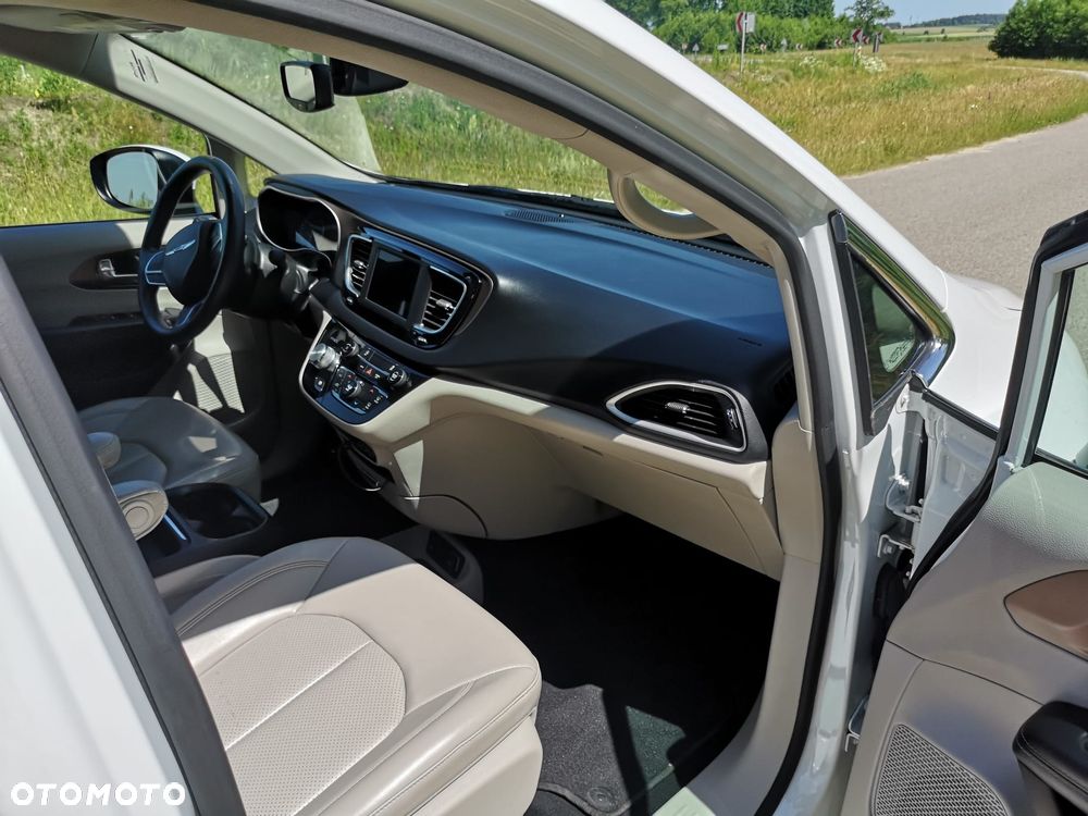 Chrysler Pacifica - 33