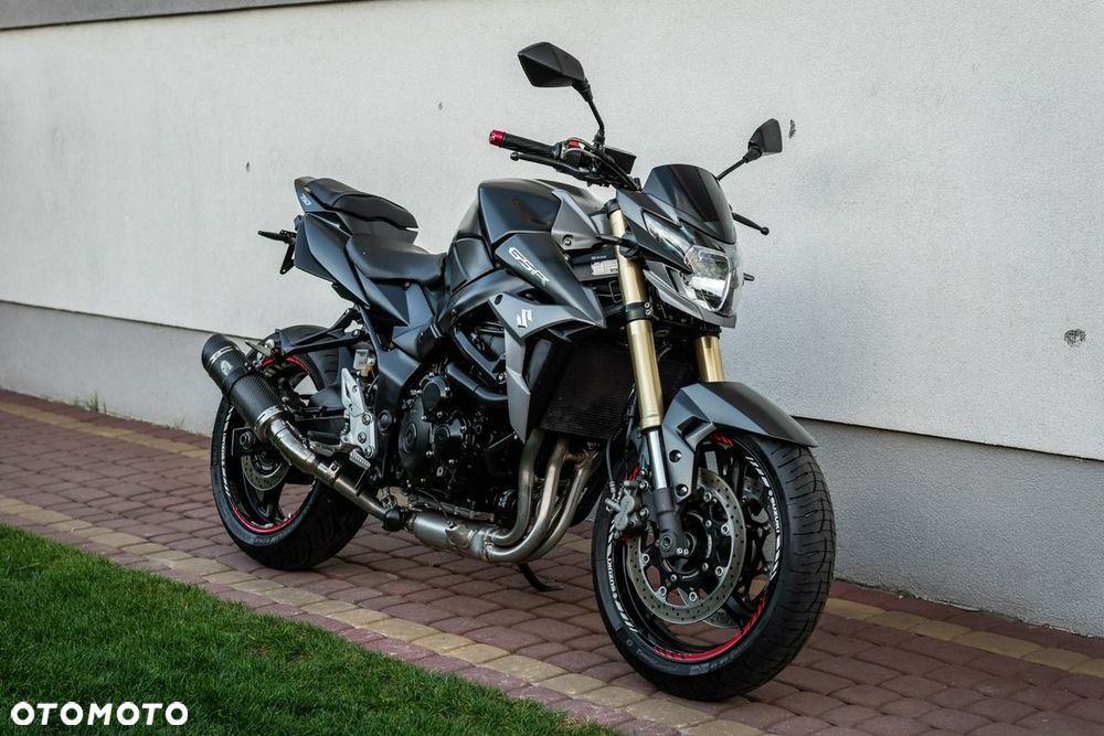 Suzuki GSR - 1