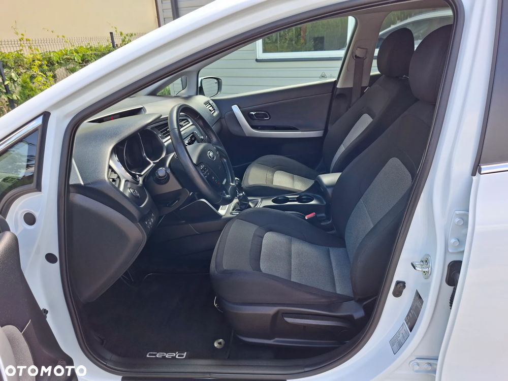 Kia Ceed 1.4 CVVT ISG Dream Team Edition - 17