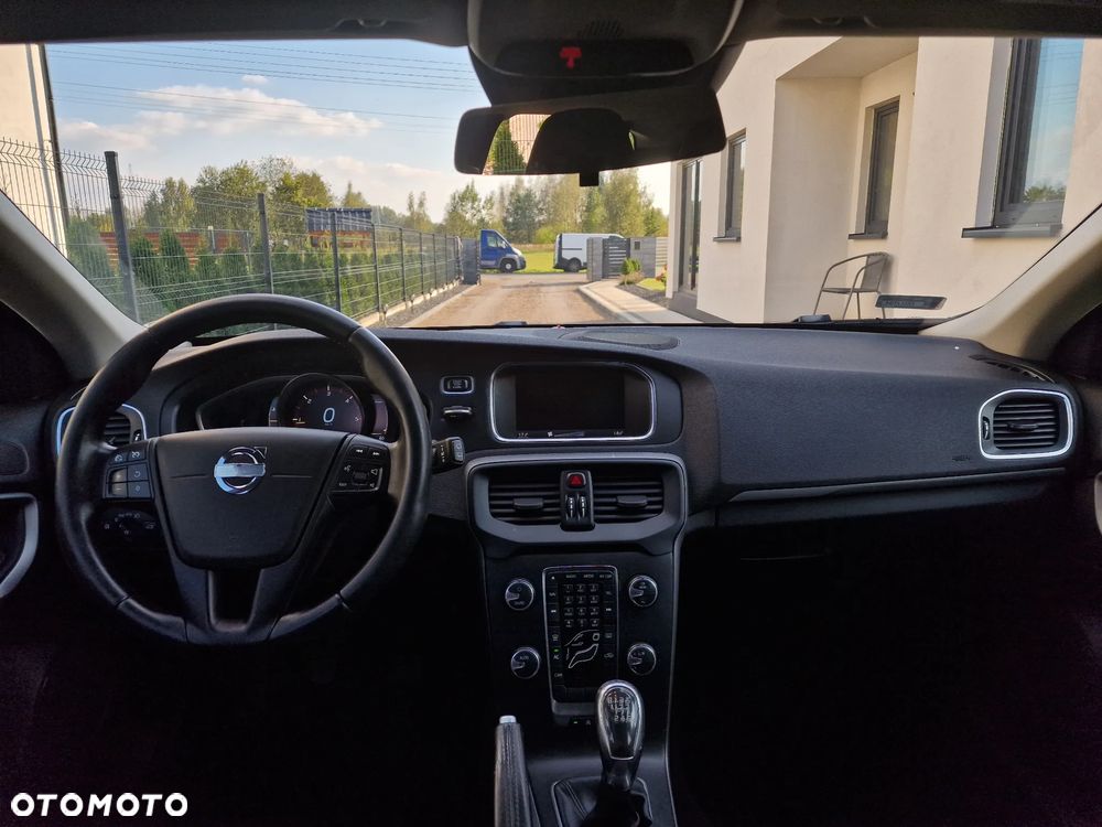 Volvo V40 D2 R-Design - 19