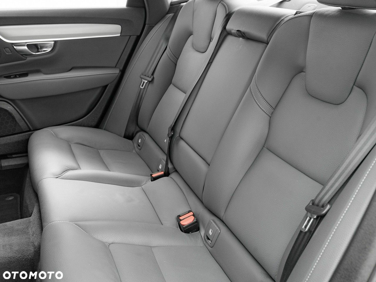 Volvo S90 D5 AWD Momentum - 27