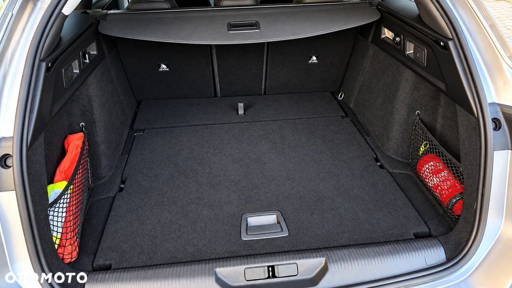 Peugeot 308 BlueHDi 130 EAT8 Allure - 23