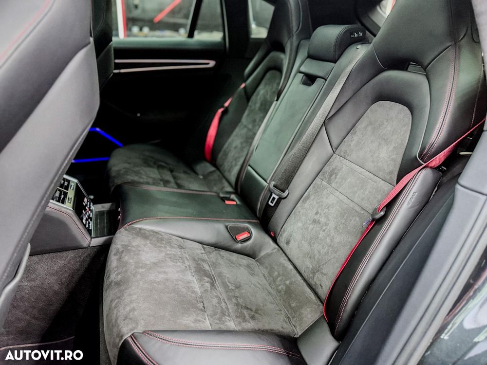 Porsche Panamera GTS - 30