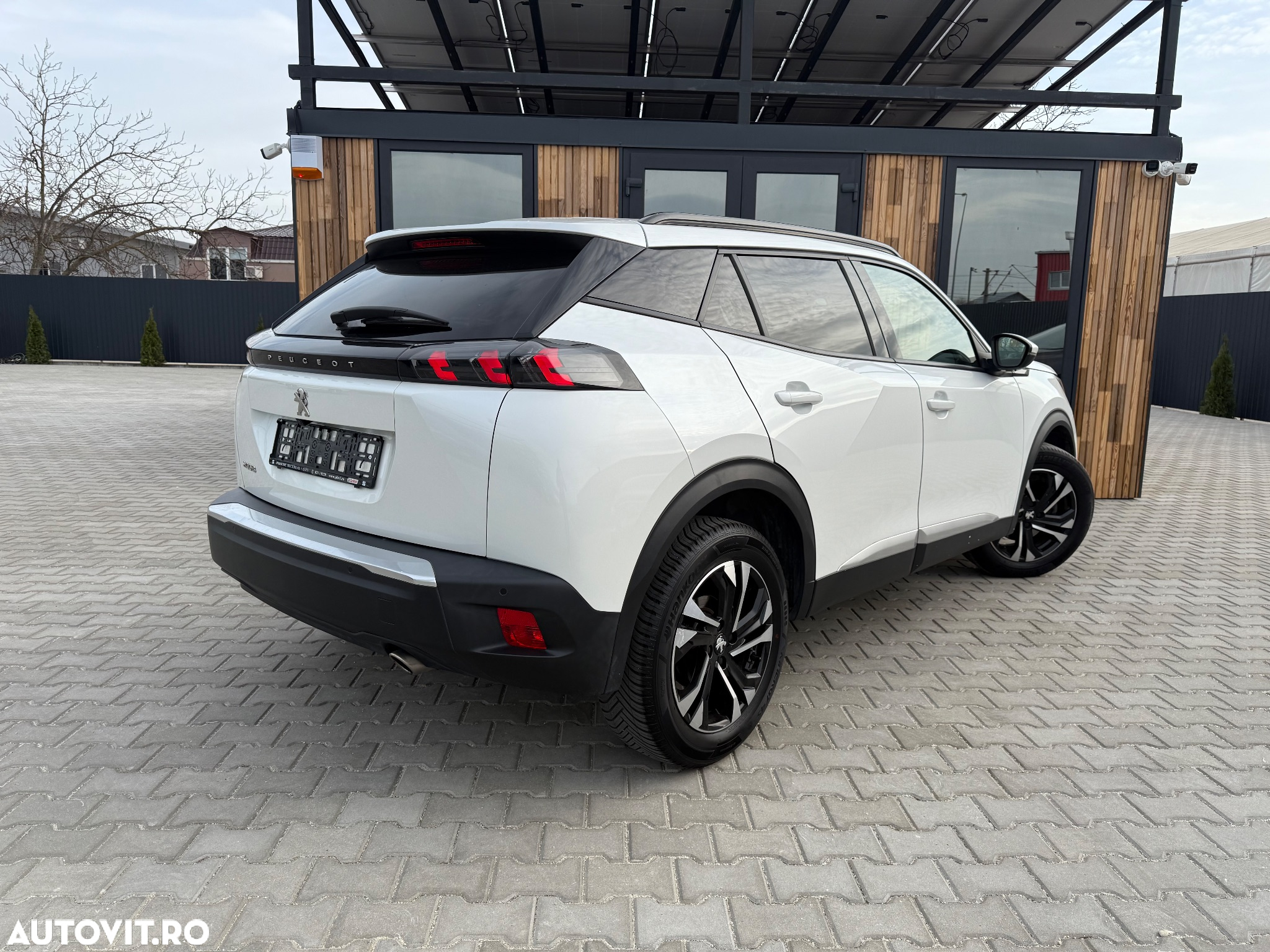 Peugeot 2008 1.5 BlueHDI 130 S&S EAT8 Allure - 8