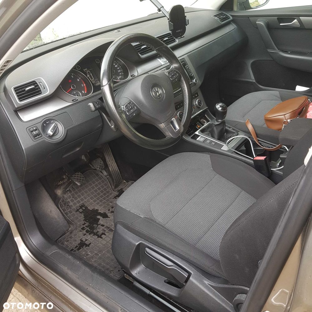 Volkswagen Passat - 6