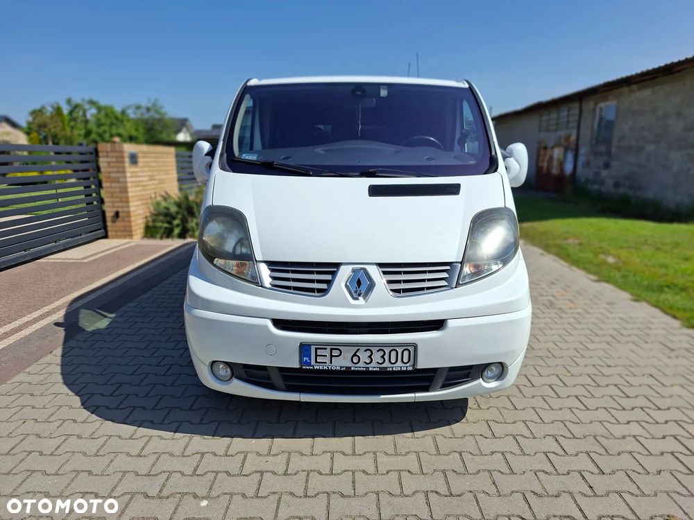 Renault Trafic Grand Passenger Black Edition - 2