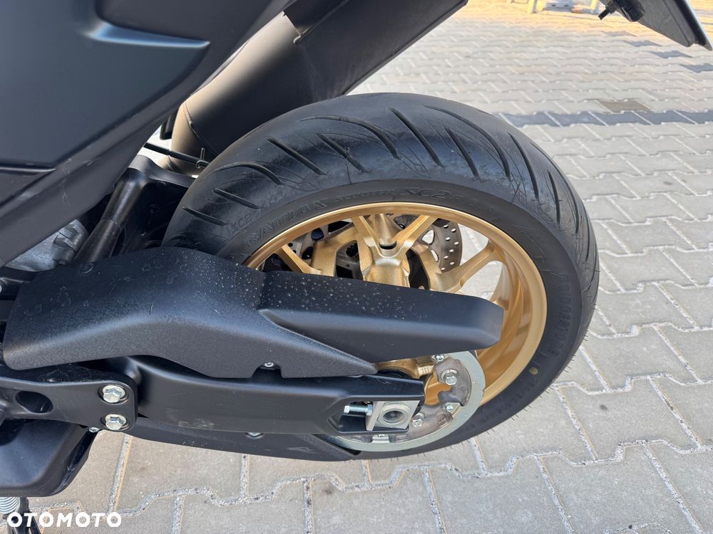 Yamaha Tmax - 17