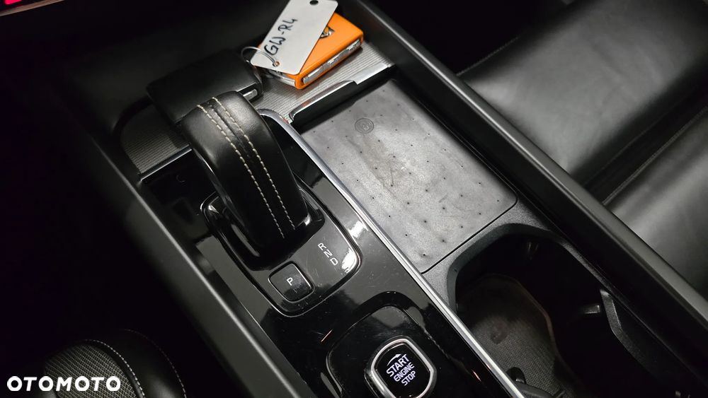 Volvo XC 60 B4 D Plus Dark - 37