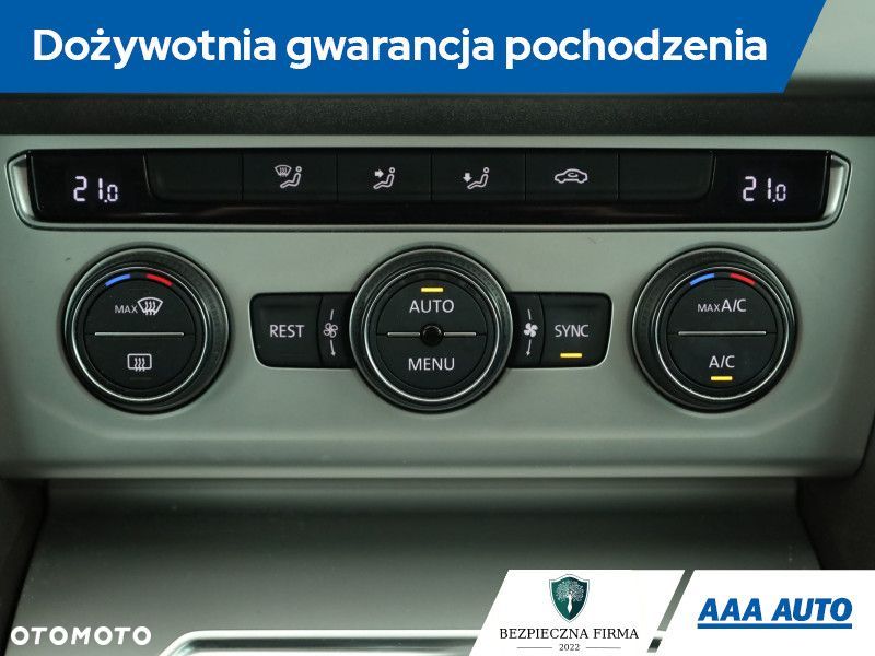 Volkswagen Passat - 11