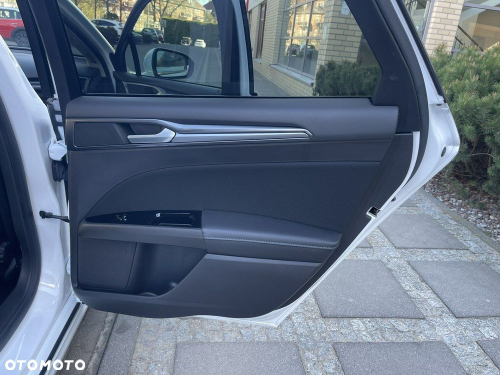 Ford Mondeo - 27
