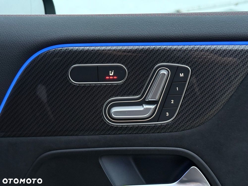 Mercedes-Benz GLA 200 d AMG Line - 28