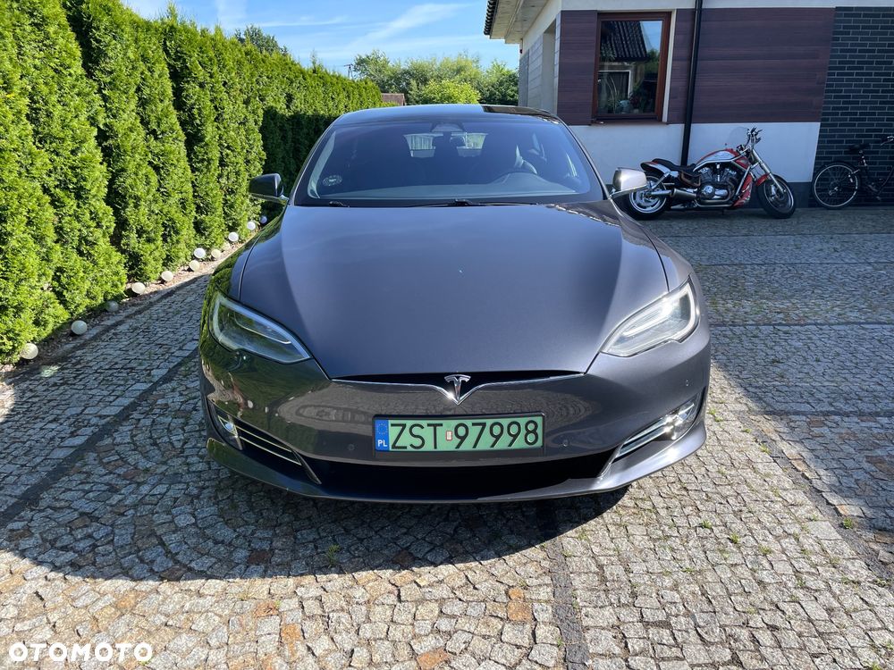 Tesla Model S - 2