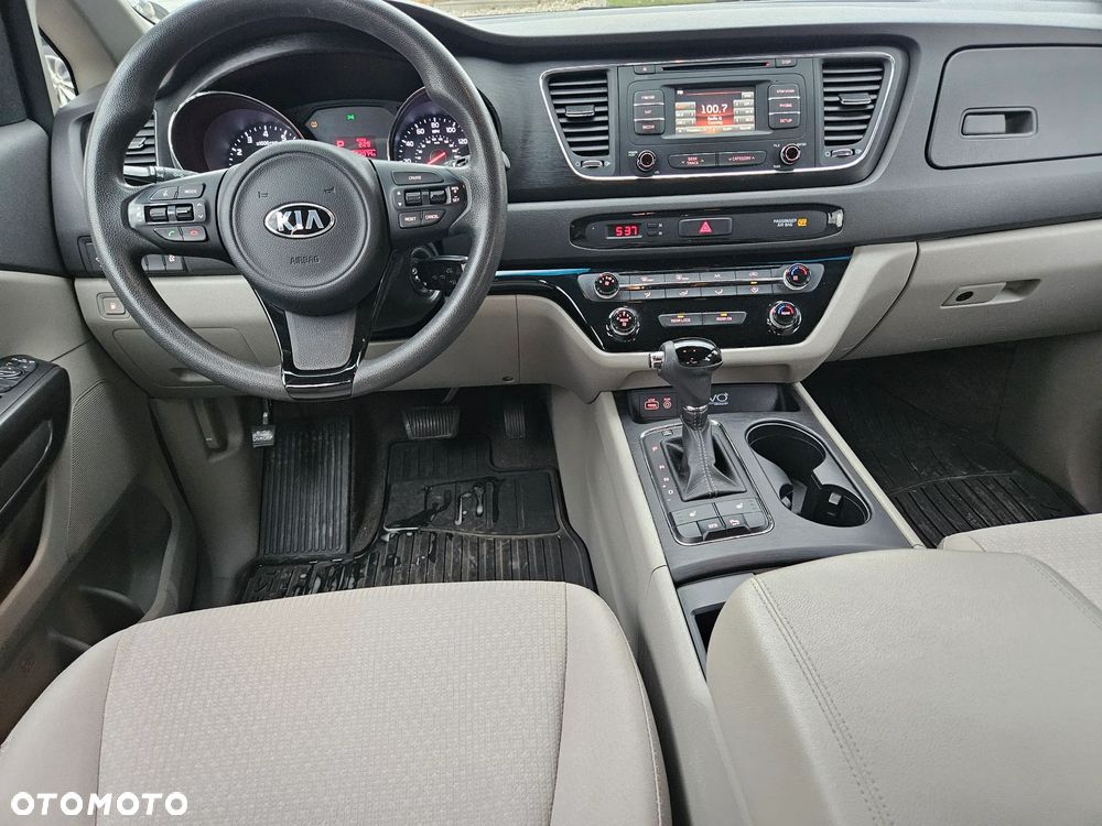 Kia Sedona - 18