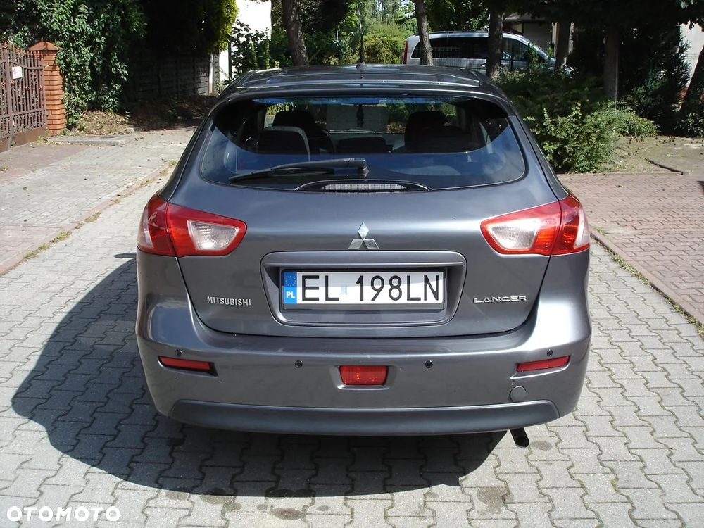 Mitsubishi Lancer 1.6 Invite - 3