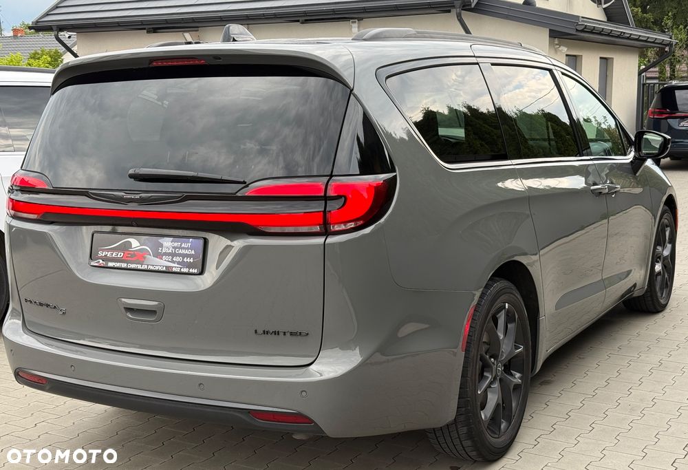 Chrysler Pacifica - 11