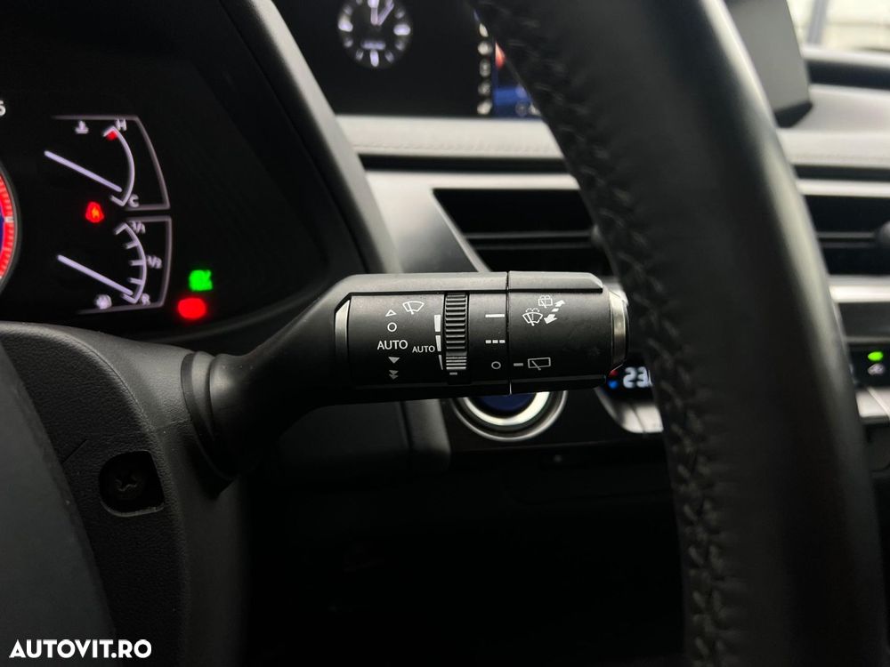 Lexus UX - 26