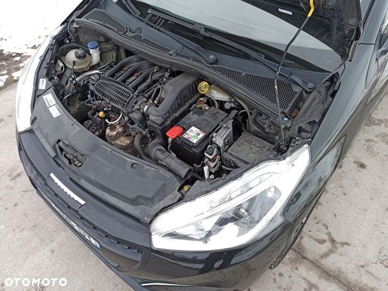 Peugeot 208 - 8