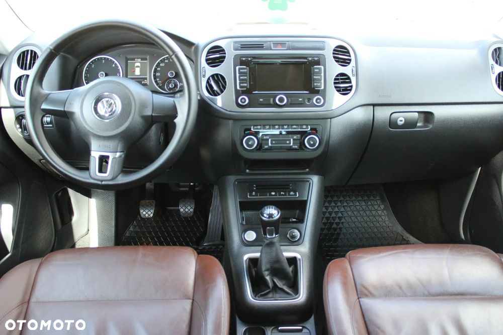 Volkswagen Tiguan 2.0 TDI DPF 4Motion BlueMotion Technology Lounge Sport & Style - 24