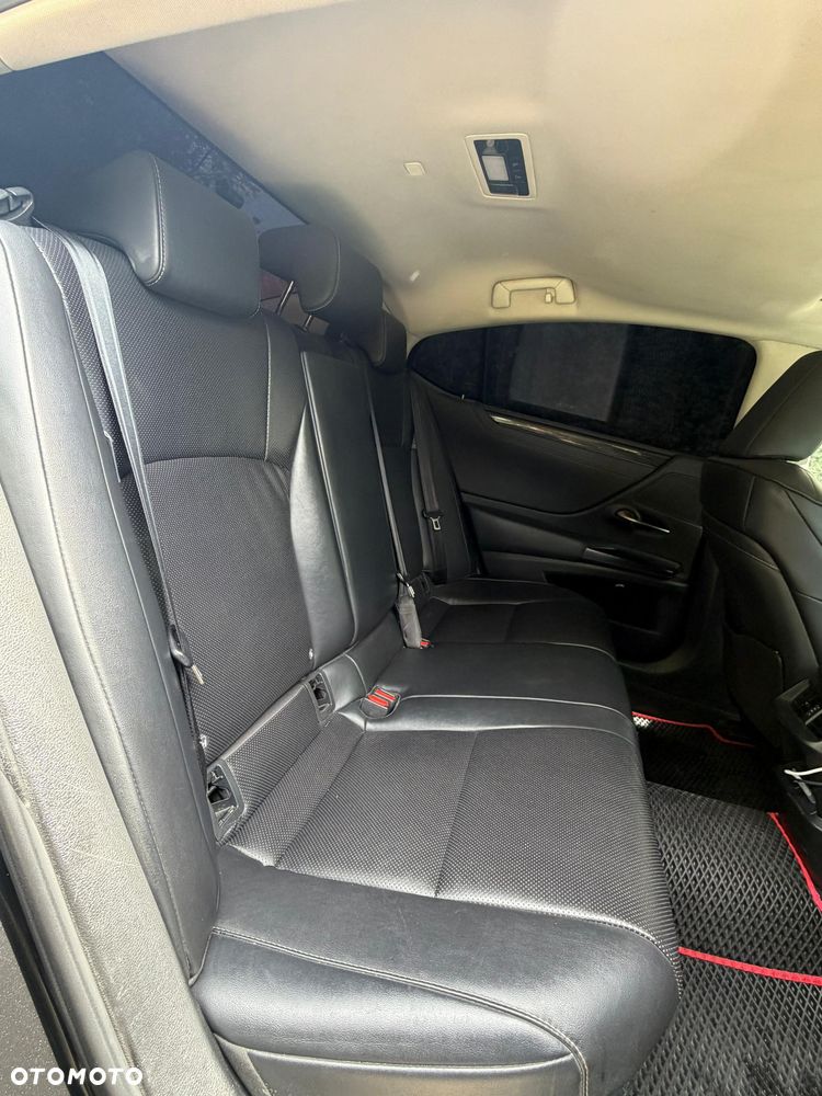 Lexus ES 300h Business Edition - 12