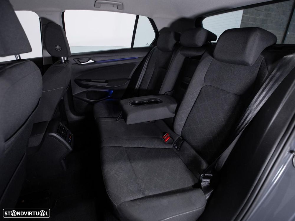 VW Golf 2.0 TDI Conceptline - 11