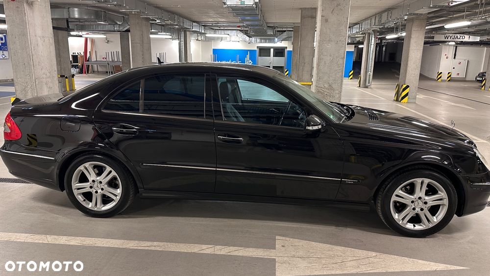 Mercedes-Benz Klasa E 350 4Matic Avantgarde Sport Edition - 26