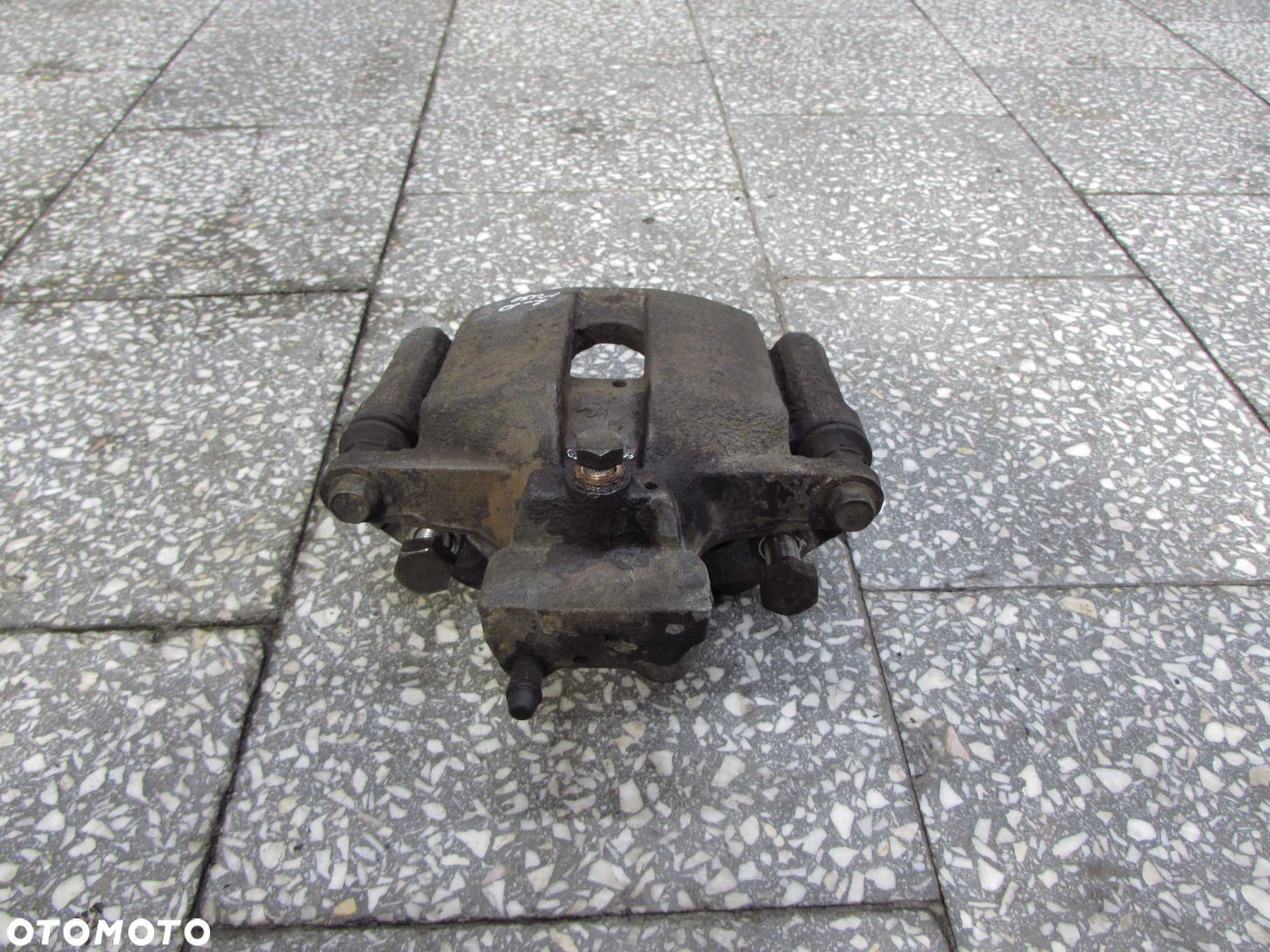 MITSUBISHI CANTER FUSO 7C15 3.0 E6 17R ZACISK HAMULCOWY PRZOD LEWY - 1