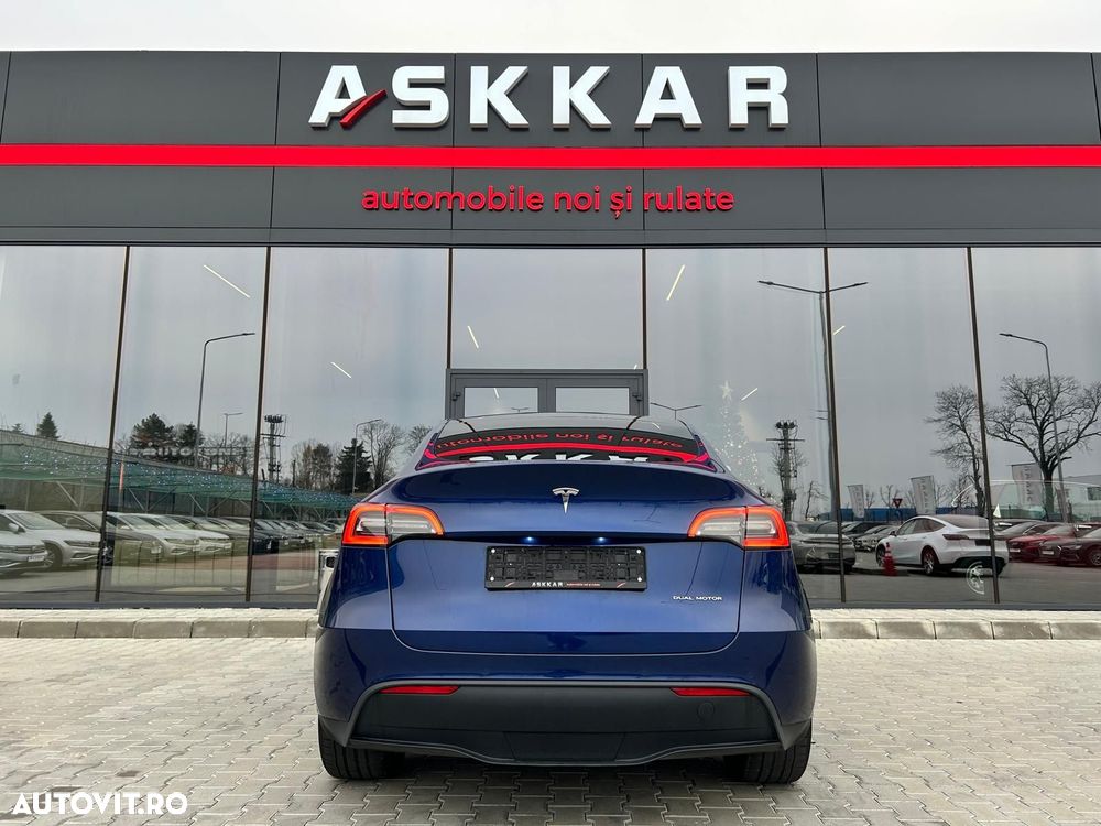 Tesla Model Y Long Range Dual Motor AWD - 8