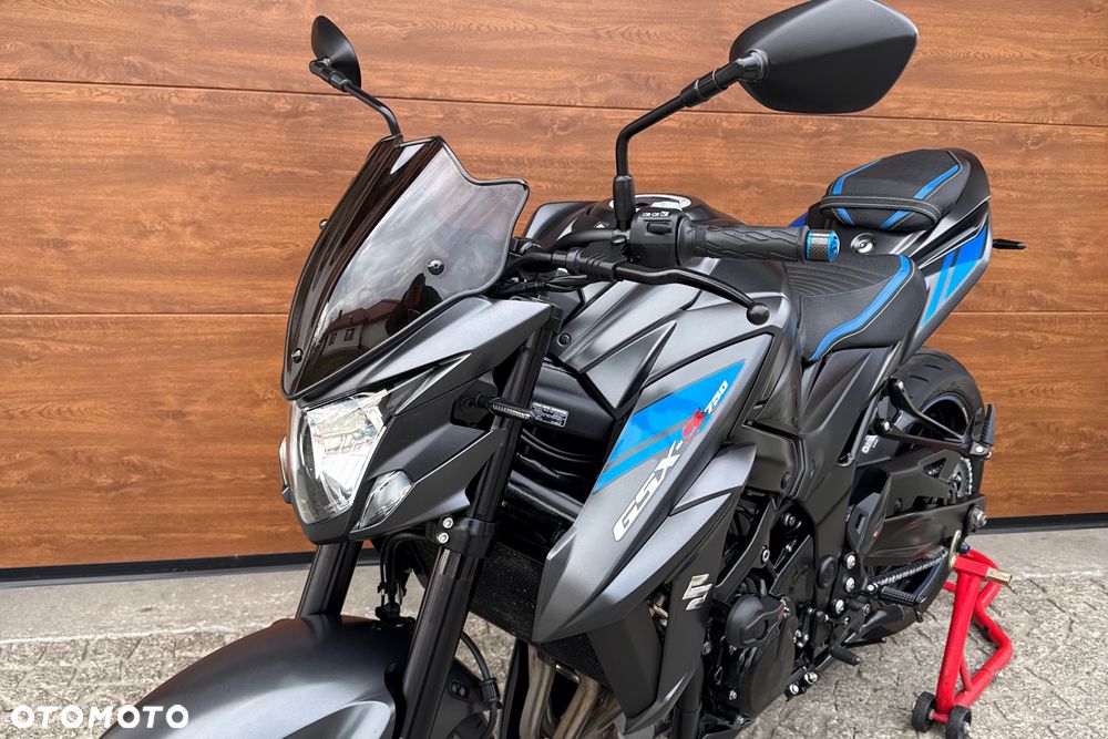 Suzuki GSX - 22